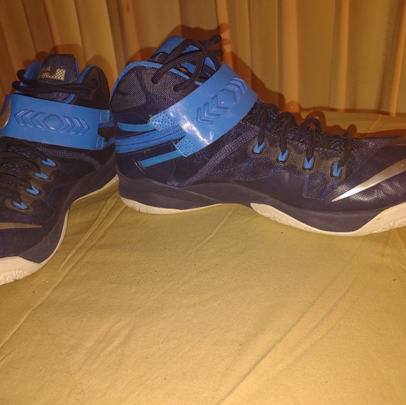 LeBron Zoom Soldier 8 'Midnight Navy' - Picture 6 of 7